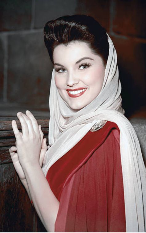 Happy birthday today to Debra Paget. She turned 86 on 8/19/2019. Debra Paget, Prince Valiant, Art Cinema, Stars D'hollywood, Hollywood Vintage, Classic Hollywood Glamour, Isabella Rossellini, Classic Movie Stars, Bette Davis