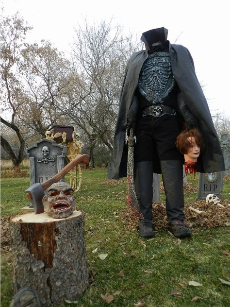 Headless Horseman Prop. Add a stump and axe with talking head for a special… Halloween Decorations Party Diy, Awesome Outdoor Halloween Decorations, Halloween Decorations On A Budget, Diy Outdoor Halloween Decorations, Halloween Decorations Party, Easy Outdoor Halloween Decorations, Halloween Diy Outdoor, Outdoor Halloween Decorations, Halloween Props Diy