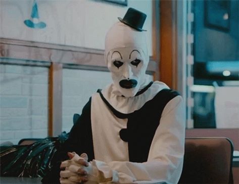 HULAWEEN Horror Gif, Art The Clown Terrifier, Art The Clown, Horror Movie Icons, Film Horror, Retro Horror, Horror Icons, The Clown, Movie Gifs