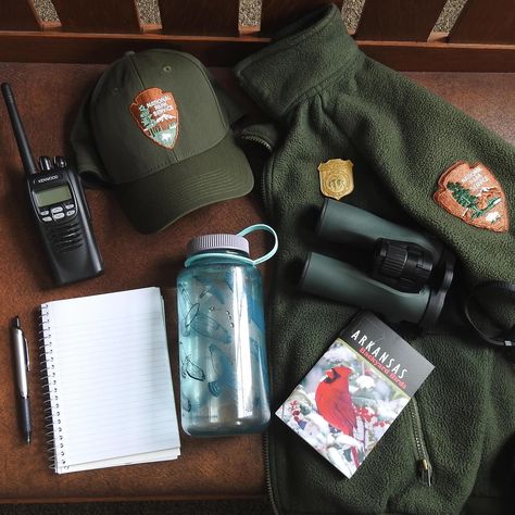 What’s in your bag? 🎒 Thanks for asking. From water bottles to brochures, compass and ponchos to archaeology tools, a park ranger’s bag is filled with all the necessities and more. Check out what’s in their bags! Image 1: @natcheztracenps Image 2: @drytortugasnps Image 3: @valleyforgepark Image 4: @jewelcavenps Image 5: @fortsmithnps Image 6: @thomasedisonnhp Image 7: @patersongreatfalls Image 8: National Center for Preservation Technology and Training Image 9: NPS History Collecti... National Park Ranger Aesthetic, Reporter Aesthetic, Park Ranger Aesthetic, Ranger Aesthetic, Environmental Science Major, Northern Attitude, Hunting Pictures, Environmental Scientist, Park Rangers