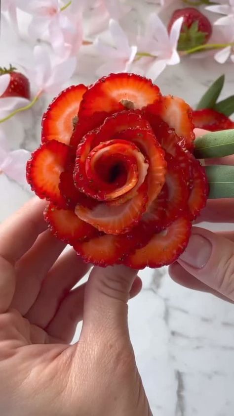 Unitysage (@unitysage22) on Threads Chacuterie Board, Princess Party Food, Strawberry Pretzel Salad Recipe, Oreo Truffles Recipe, Fruit Creations, Home Idea, Decorações Com Comidas, Strawberry Roses, Amazing Food Decoration