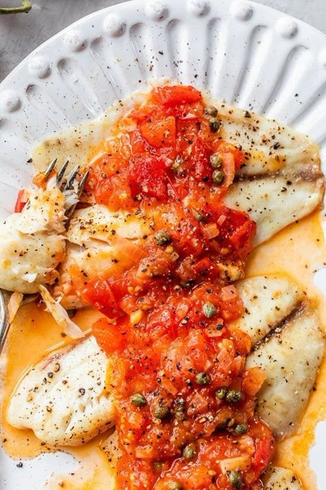 Tomato Caper Sauce, Caper Sauce, Fresh Tomato Recipes, Easy Fish Recipes, Fish Recipes Healthy, Broiled Fish, Fish Recipe, Skinny Taste Recipes, Fish Fillet