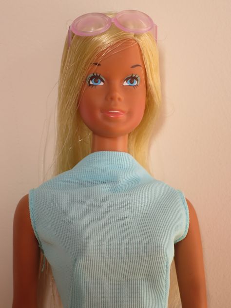 1971 Sunset Malibu Barbie-1st issue Vintage Malibu Barbie, 1971 Barbie, Malibu Barbie Aesthetic, 70s Culture, Malibu Barbie Doll, 1970s Barbie, Barbie Hairstyles, Barbie Malibu, 1970s Toys