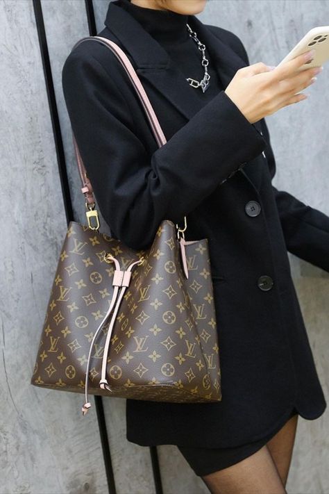 Louis Vuitton Bucket Bag Outfit, Lv Neonoe Outfit, Louis Vuitton Neonoe Outfit, Neonoe Louis Vuitton Outfit, Lv Neonoe Bag, Lv Bag Outfit, Lv Bucket Bag, Bucket Bags Outfit, Noe Louis Vuitton