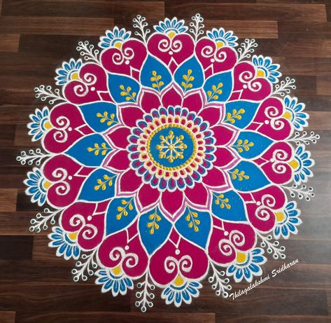 Rangoli Designs For Competition, Margazhi Kolam, Easy Rangoli Designs Videos, Very Easy Rangoli Designs, Rangoli Designs Photos, Rangoli Simple, Rangoli Side Designs, Colorful Rangoli, Rangoli Designs Latest