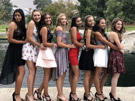 HOMECOMING W MY GIRLS 💞 High School Homecoming Dresses, Pretty Homecoming Dresses, Homecoming Dresses Black, Homecoming Pictures, Prom Couples, Gigi Hadid Outfits, Prom Proposal, Looks Pinterest, Prom Pictures