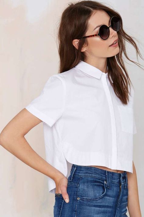 Out of the Box Poplin Crop Top - Cropped | re-pinned by http://www.wfpblogs.com/author/rachelwfp/ Áo Blu, Wear Crop Top, Couture Mode, Outfit Jeans, Tops Blouse, Summer Crop Tops, Crop Top Outfits, Blouse Shirt, White Shirts