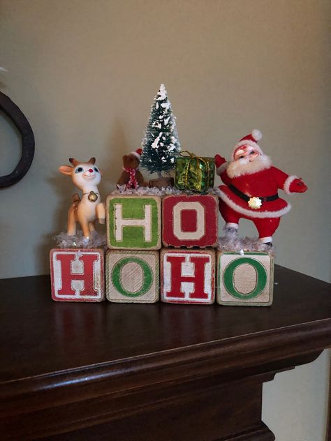 Vintage Christmas Crafts To Make Simple, Wooden Alphabet Blocks Crafts, Vintage Christmas Crafts Diy, Alphabet Blocks Crafts, Vintage Christmas Decorating, Vintage Christmas Diy, Wood Blocks Christmas, Kitschy Christmas, Christmas Diorama