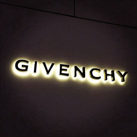 Givenchy!!! My favorite fashion brand Givenchy Wallpaper, Givenchy Aesthetic, Gentleman Givenchy, Style Essence, I Manifest, Winter Fragrance, Givenchy Logo, Flamboyant Gamine, Ideal Life