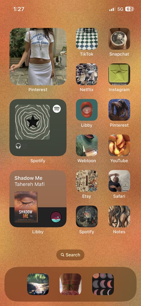 july 2023 Creative Homescreen Layout, Ios 16 Wallpaper Whimsigoth, Lock Screen Theme Ideas, Phone App Layout, Phone Home Screen Aesthetic, Phone Inspiration Layout, Whimsigoth Iphone Layout, Homescreen Icons Aesthetic, Ios Widget Aesthetic