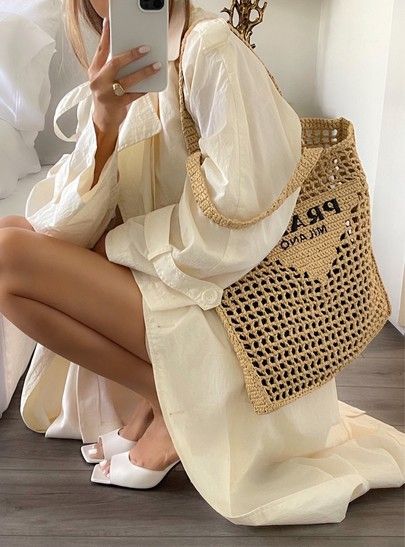 Lolario Style, Prada Bag Outfit, Prada Raffia, Raffia Tote Bag, Summer Neutrals, Beige Aesthetic, Fashion Hacks Clothes, Sunday Brunch, Feminine Outfit