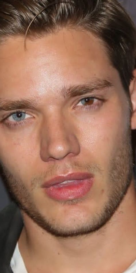 Men With Heterochromia Eyes, Jace From Shadow Hunters, Heterochromia Eyes Men, Dominic Sherwood Eyes, Shadowhunters Actors, Hunter Eyes, Original Doctor Who, Clary Y Jace, Jace Herondale