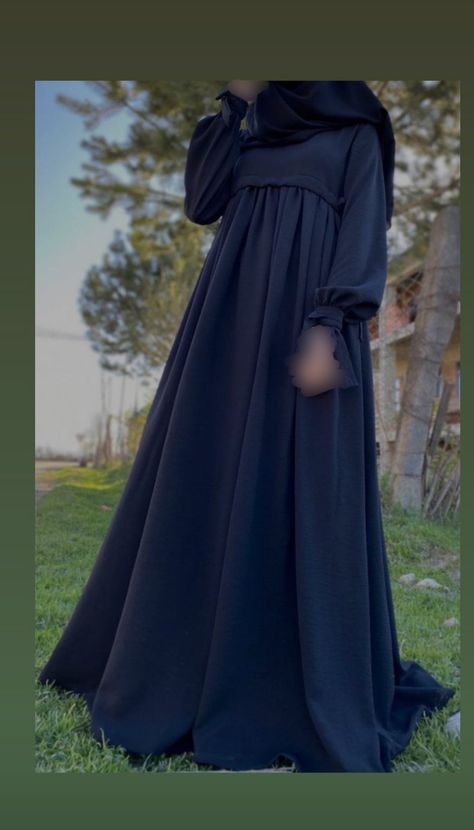 Burka Design, Hijab Sewing, Basic Abaya, Burkha Designs, Blue Abaya, T Shirt Logo Design, Muslim Women Fashion, Fancy Dresses Long, Eid Dresses