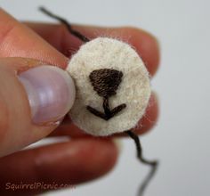 Squirrel Amigurumi, Kat Haken, Broderie Simple, How To Stitch, Sewing Stuffed Animals, Fabric Toys, Simple Embroidery, Sewing Toys, Safety Eyes