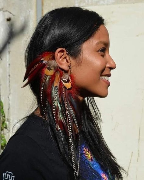 Native In My DNA on Instagram: “#Native #natives #nativeamericanart #nativeamericans #nativeamericanspirit #proudnativeamerican #nativeamerica #nativeamerican…” Jewelry Door, Burning Man Jewelry, Feather Ear Cuff, Man Jewelry, Estilo Hippie, Native American Peoples, Feather Crafts, Feather Art, Feather Jewelry