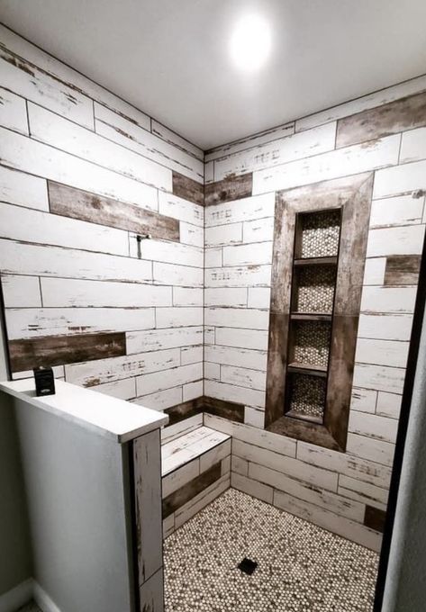 Rustic Bathroom Shower, Remodeling House, Bedroom Ideas Dark, Barn Bathroom, Farmhouse Shower, Cabin Bathrooms, Rustic Bathroom Designs, Bathroom Farmhouse Style, Farm Ideas