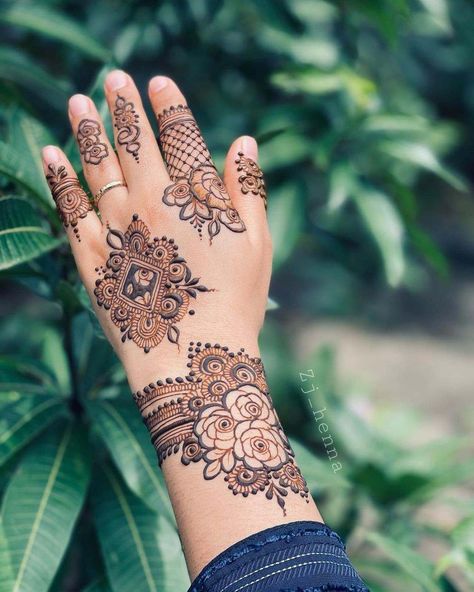 Mehendi Design For Beginners, Arabic Mehndi Designs Simple, Mehndi Designs Simple Arabic, Mehendi Design Simple, Mehndi Designs Stylish, Arabic Mehendi Design, Aesthetic Mehndi, Arabic Mehendi Designs, Modern Mehndi