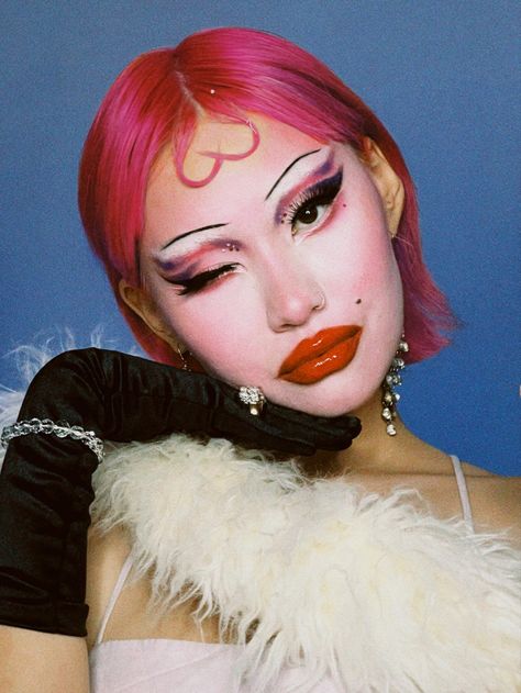 Valentines Drag Makeup, Pink Drag Makeup Looks, Pink Drag Makeup, Pink Editorial Makeup, Drag Makeup Ideas, Drag Makeup Looks, Drag Looks, Cabaret Makeup, Drag Hair