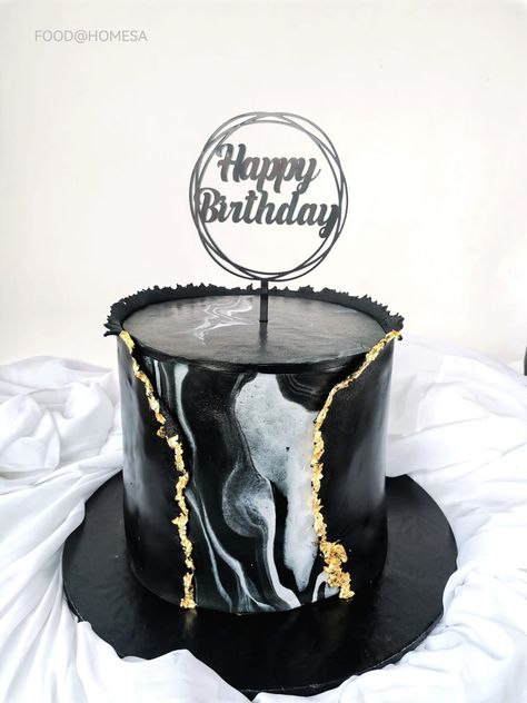 Marble Cake Design Birthday, Male Cake Ideas, Black And White Marble Cake, Black Fondant Cake, Black Marble Cake, Marble Birthday Cake, Male Birthday Cake, Simple Graduation Cakes, Round Birthday Cakes