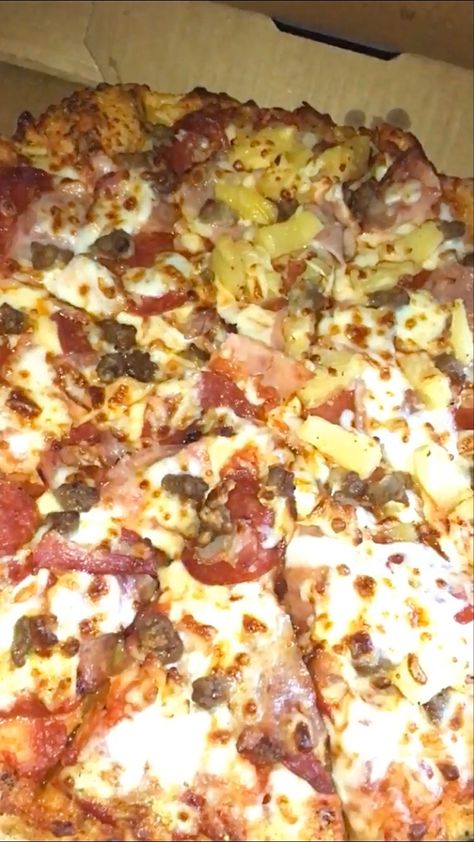 #meatlover #pizza #pineapple #pineapplepizza #meatpizza #pepperoni #pepperonipizza #dominos #beefpizza #foodie #food #foodporn #foodblogger Beef Pizza, Meat Pizza, Meat Lovers Pizza, Pineapple Pizza, Meat Lovers, Camping Food, Hawaiian Pizza, Pepperoni Pizza, Food Blogger