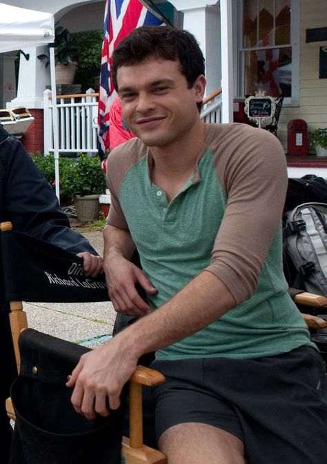 Alden Ehrenreich as Ethan Waite, filming Beautiful Creatures. Visit Adoring Alden Ehrenreich – a Tumblr fansite – babyjujubee@tumblr.com Ethan Wate, Spongebob Pictures, Susan Storm, Alden Ehrenreich, Coen Brothers, Doctor Doom, Ron Howard, Warren Beatty, Wally West