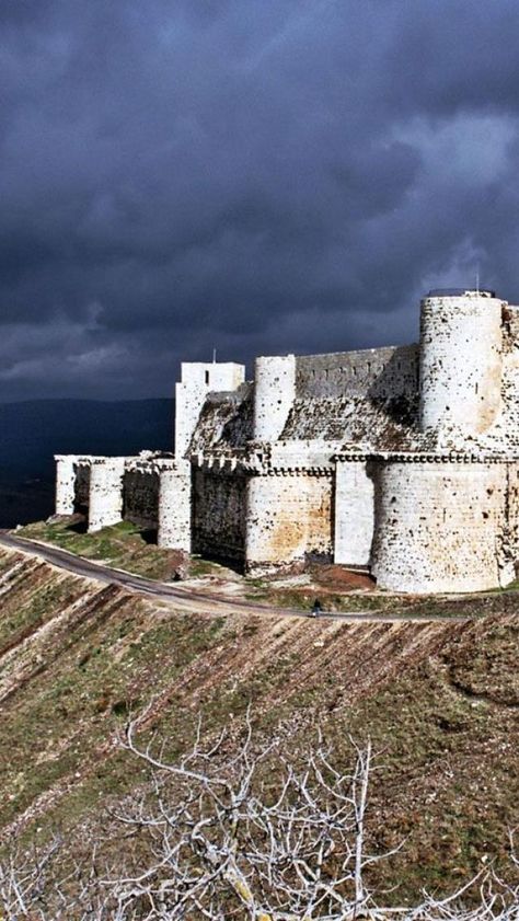 Homs Syria, Krak Des Chevaliers, Knights Hospitaller, Medieval Castles, Chateau Medieval, Castle Scotland, Castle Mansion, York Travel, Travel Oklahoma