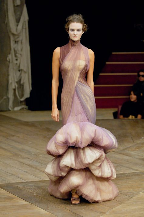 Alexander Mcqueen Fashion, Mcqueen Fashion, Zuhair Murad, Runway Pictures, Inspiration Mode, Costume Design, Fashion Week Spring, Couture Fashion, Havana