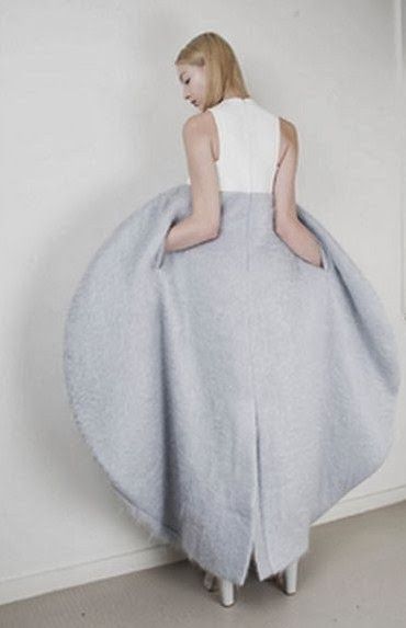 Soft Geometric Fashion - sculptural cocoon dress with 3D circular silhouette - shape & volume; wearable art // Min Kim Geometric Fashion Design Inspiration, Volume Fashion, Geometric Clothes, Skirt Folds, Silhouette Mode, Big Skirt, Architectural Fashion, Sculpture Fashion, Geometric Clothing