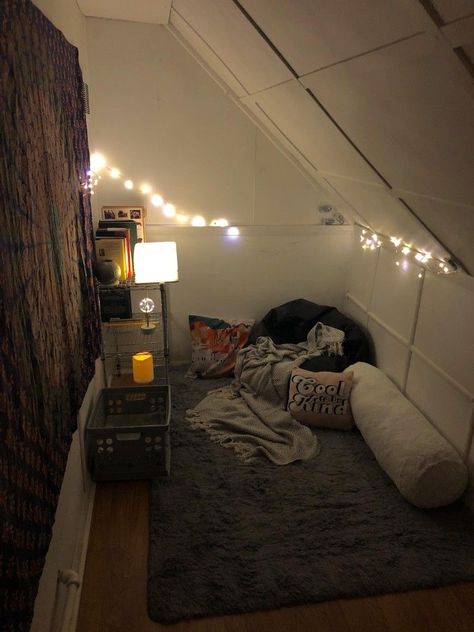 Hostel Room Makeover, Hangout Room Ideas, Closet Nook, Reading Nook Closet, Under Stairs Nook, Stair Nook, Vibe Rooms, Bed Nook, Hostel Room