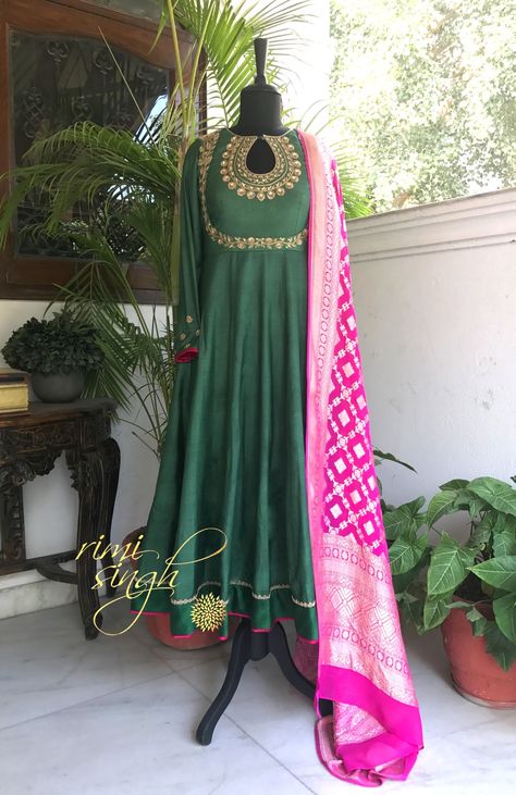 Bandhani Dupatta Suits, Anarkali With Banarasi Dupatta, Rani Pink Dupatta, Green Bandhani Saree, Embroidery Anarkali, Fear Of The Future, Silk Kurti Designs, Pakistani Formal Dresses, Rani Pink