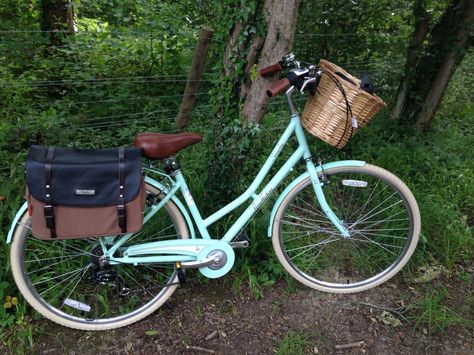 Pendleton Somerby vintage style bike Pendleton Bike, Vintage Bicycle Decor, Chamberlain Aesthetic, Bike Aesthetic, Cottage Aesthetic, Pretty Bike, Dutch Girl, Bicycle Girl, Bike Style