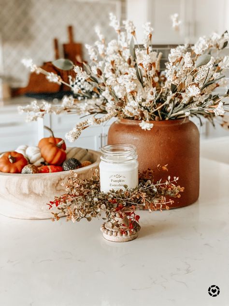 Vintage Fall Decor, Fall Coffee Table, Fall Kitchen Decor, Fall Living Room, Fall Decor Inspiration, Rustic Vase, Fall Thanksgiving Decor, Autumn Decorating, Fall Table Decor