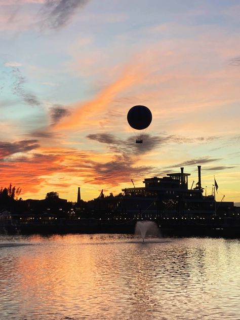 Orlando Astetic, Orlando City Aesthetic, Orlando At Night, Endless Summer Resort Orlando, Disney Springs Orlando, Orlando Disney, Sunset Silhouette, Disney Orlando, Aesthetic Sunset