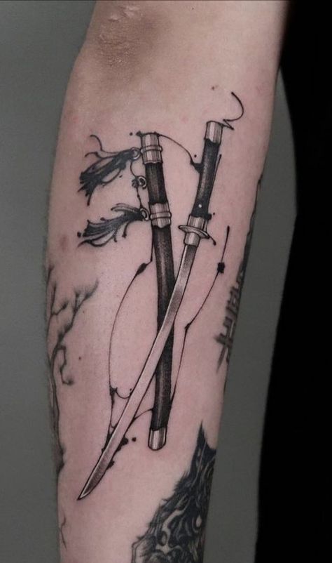 Cross Knife Tattoo, Samurai Swords Tattoo, Japanese Swordsman Tattoo, Samurai Swordsman Tattoo, Swordsman Tattoo, Dragon Tattoo Shoulder, Shen Long Tattoo, Band Tattoos For Men, Molecule Tattoo