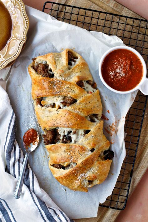 Italian Sausage Crescent Braid | The Two Bite Club | #italiansausage #crescentrolls #30minutemeal Ground Italian Sausage Crescent Rolls, Italian Sausage Crescent Rolls, Caravan Meals, Crescent Braid, Sausage Crescent, Crescent Rings, Sausage Mozzarella, Sausage Crescents, Sausage Crescent Rolls