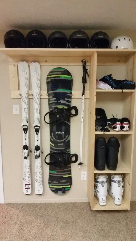 Snowboard Storage, Sports Storage, Gear Room, Garage Organization Tips, Koti Diy, Garage Organizing, Garage Storage Solutions, Garage Organize, Gear Storage