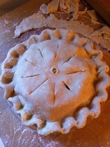 Apple-lemon-elderflower pie with lard-butter crust Thanksgiving Apple Pie Recipes, Granny Smith Apple Pie, Lard Pie Crust, Lard Recipe, Thanksgiving Apple Pie, Old Fashioned Apple Pie, Apple Pie Crust, Thanksgiving Pie Recipes, Butter Crust