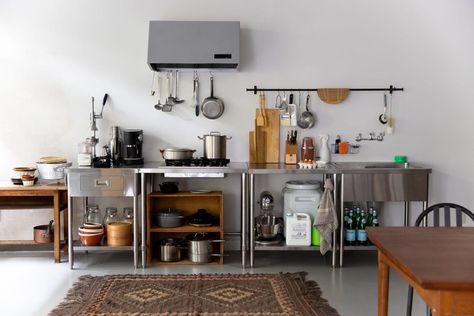 Sleek Kitchen Design, Unfitted Kitchen, Voynich Manuscript, Stainless Steel Work Table, Industrial Kitchen Design, Stainless Kitchen, Computer Shortcuts, High End Kitchens, Sleek Kitchen