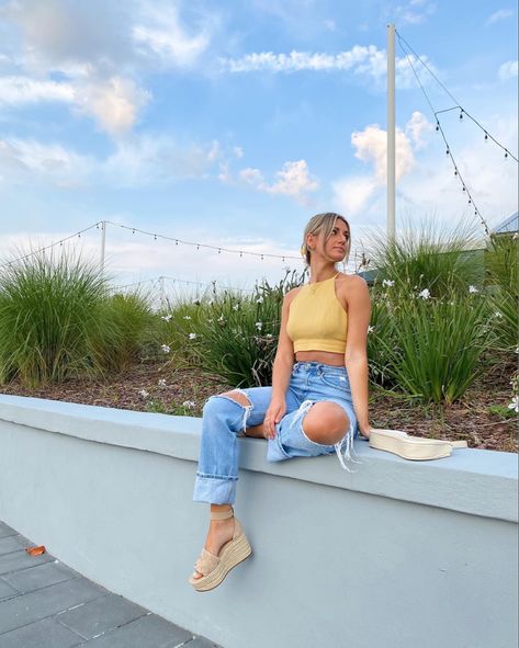 Outfits To Wear With Wedges, Casual Summer Dinner Outfit, Wedges Outfit Casual, Espadrille Wedge Outfit, Espadrilles Outfit Summer, Summer Wedges Outfit, Espadrille Wedges Outfit, How To Style Espadrilles, Casual Summer Dinner