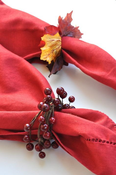 DIY Napkin Rings for Fall - Make Life Lovely Fall Napkin Rings, Diy Christmas Napkins, Napkins Folding, Diy Napkin Rings, Halloween Treat Bags Diy, Cincin Diy, Folding Napkins, Elegant Napkin Rings, Thanksgiving Napkin Rings