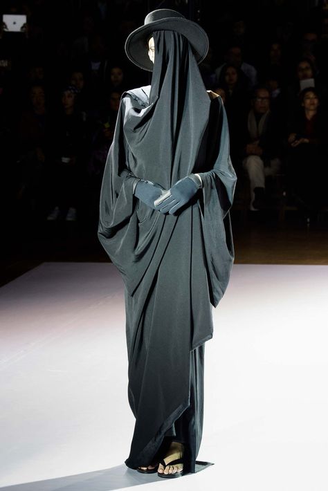 Yohji Yamamoto F/W 15 Alchemy Illustration, Urban Goth, Yoji Yamamoto, Bene Gesserit, Crystal Eyes, Moda Vintage, Niqab, Yohji Yamamoto, Dark Fashion