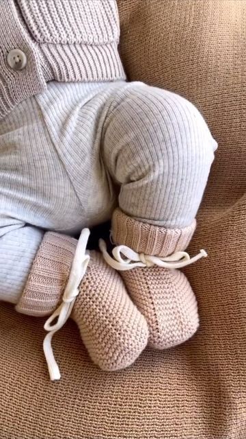 October Newborn Outfits, New Born Baby Girls Outfit, Newborn Ootd, Baby Fashion Newborn, Newborn Fashion, Newborn Beanie, Jamie Kay, Third Baby, Dream Baby