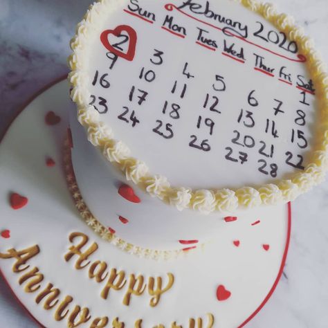 1 Year Anniversary Cake, Calendar Cake, Instagram Calendar, Cake Boards, Engagement Cakes, 1 Year Anniversary, First Anniversary, Birthday Cake Decorating, Anniversary Cake