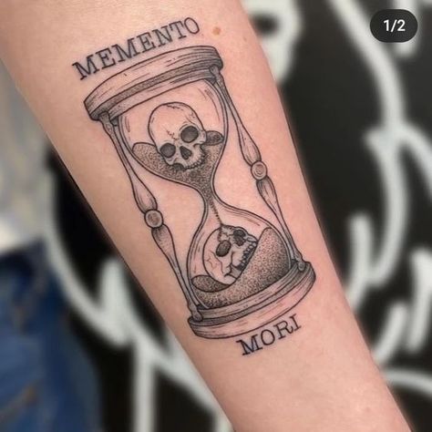 Discover everything behind the philosophy of the Memento Mori tattoo – an artwork that can change your mindset. Momento Mori Tattoo, Memento Mori Tattoo Ideas, Memento Mori Tattoo, Alchemy Tattoo, Wolf Tattoo Sleeve, Hourglass Tattoo, Dragon Tattoo For Women, Wicked Tattoos, Creepy Tattoos