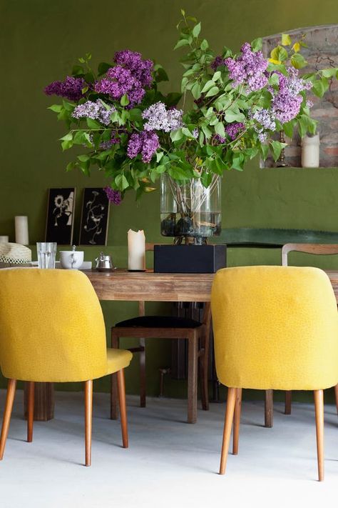 The 5 Rules of Decorating with Summer 2022’s Trendy (Yet Polarizing) Color #purewow #color #trends #home #paint Beach Home Interiors, Interior Design Per La Casa, Green Interior, Beach Cottage Style, Green Interiors, Design Del Prodotto, Trendy Home, Design Your Home, Home Trends