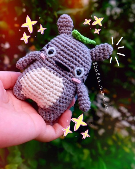 Resultado de mi testeo para @lululoopcrochet. Este hermoso totoro de 11cm de altura y lleno de ternura es un diseño fabuloso de America. Su diseño es fácil de seguir y da un resultado hermoso. Este se encuentra en su tienda de etsy! No duden en comprarlo! Muchas gracias @lululoopcrochet por tu confianza espero seguir trabajando juntas 💖💕 Totoro: tejido en hilaza abuelita con gancho 2.00mm May 1, On Instagram, Instagram