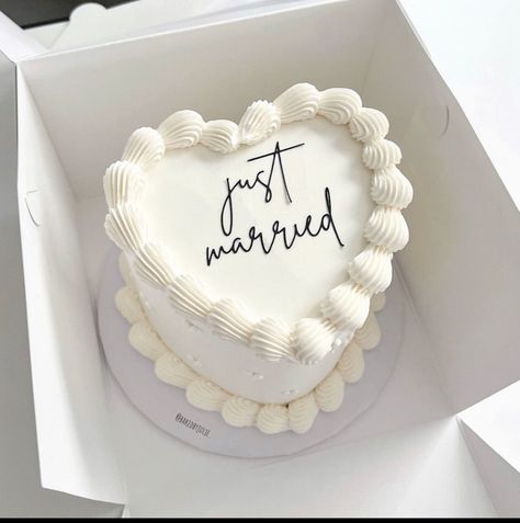 Godly Wedding, Just Married Cake, Married Cake, Heart Cake Design, Cake Favors, Small Wedding Cakes, Elegant Birthday Cakes, Wedding Cake Photos, Future Wedding Plans