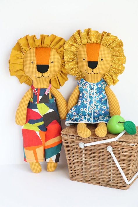 sewing toys patterns Lion Toy Pattern Sewing, Stuffed Lion Pattern Sewing Free, Lion Pattern Sewing, Lion Sewing Pattern Free, Lion Stuffed Animal Pattern, Diy Stuffed Animals Easy, Sewing Toys Patterns Free, Sew Stuffed Animals, Lion Quilt