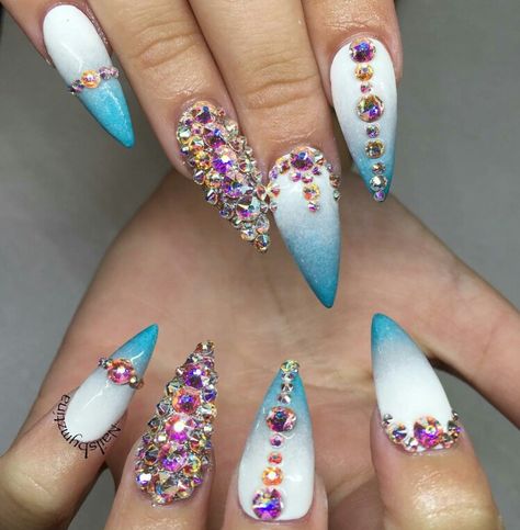 Gradation with bing Nail Candy, I Love Nails, Fabulous Nails, Cute Nail Designs, Bling Nails, Fancy Nails, Creative Nails, Rhinestone Nails, Gorgeous Nails