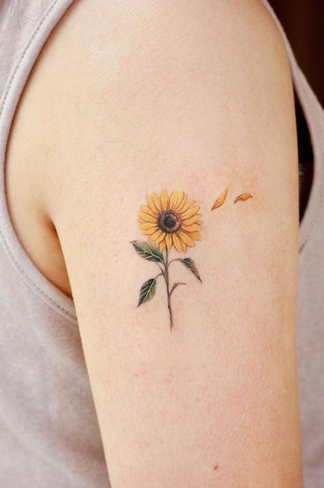 Watercolor Sunflower Tattoo, Watercolour Tattoo Men, Sunflower Tattoo Simple, Small Girly Tattoos, Geometric Tattoo Arm, Circle Tattoos, Small Girl Tattoos, Disney Tattoo, Sunflower Tattoos